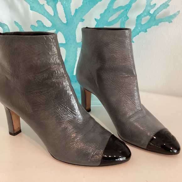 Chanel Black & Gray Patent Leather Interlocking CC Logo Ankle Boots Size 37.5 - Picture 4 of 16